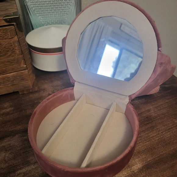 Miniature heart shaped sofa chair - Picture 2 of 4